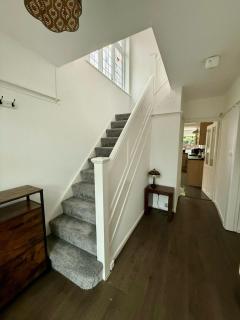 Contractors - Families - FREE Parking - QMC - 5