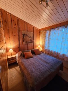 North Frontier 2-bedroom cabin - 8