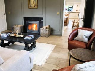 Willow Lodge Cashel- Rock View-Sleeps 8 guests-Spacious- Cosy - 2