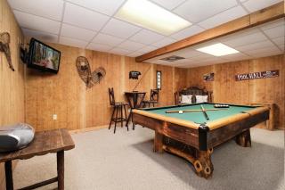 Cozy, secluded 2BR cabin with hot tub & pool table only 1 mile from PF parkway! - 8