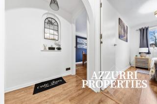 Short Stays at Tyndal Court By Azzurri Properties Short Lets & Serviced Accommodation London with Wi-Fi and Parking - 1