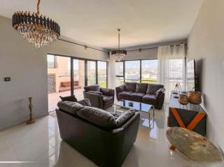 Luxury Penthouse with Panoramic 180 degrees Views - 4