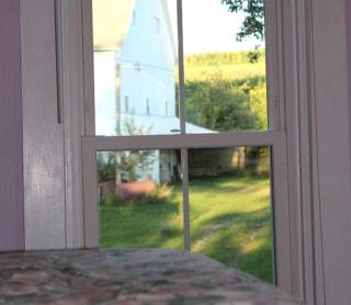 1800s Farmhouse Cottage Rental on a 230 Acre Farm in Muskingum County, Ohio - 5