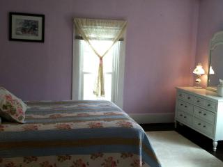 1800s Farmhouse Cottage Rental on a 230 Acre Farm in Muskingum County, Ohio - 4