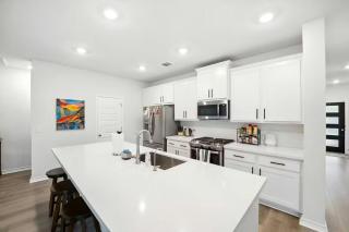 Modern 3BR Austin Retreat 12 minutes from Downtown and Airport - 3