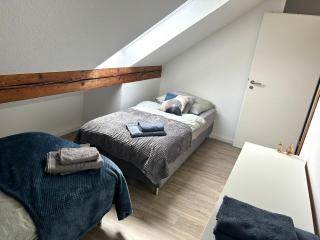 LGH-Moderne, ruhige Wohnung, Nähe zum Flughafen und Autobahn, 24h-self-check-in, vollausgestattet, DisneyPlus, Waschmaschine - 4