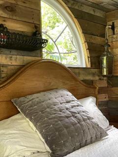 Gorgeous Tiny House Rental for a Glamping Getaway near Saratoga Springs in Upstate New York - 7
