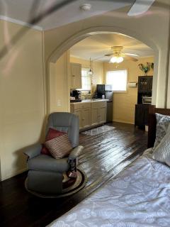 Vintage Cabin for a Romantic Getaway near Uwharrie National Forest in Denton, North Carolina - 7