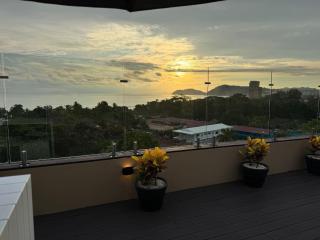 Modern Haven with Forest Views and Ocean Breeze - 7