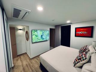 Modern Haven with Forest Views and Ocean Breeze - 6