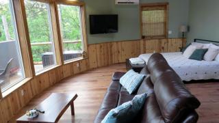 Stunning Eureka Springs Accommodation Perfect for Glamping in Arkansas - 9