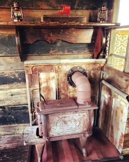 Rustic Container Accommodation for Glamping in Kentucky - 5