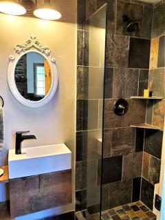 Historic Cabin near Luray Caverns Perfect for a Family Vacation in Virginia - 6