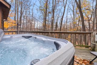 Huge Cabin w Hot Tub, Deck, Grill, Fire Pit, WiFi - 9
