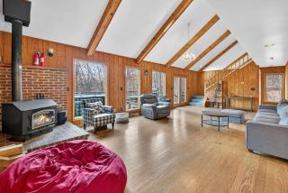 Huge Cabin w Hot Tub, Deck, Grill, Fire Pit, WiFi - 7