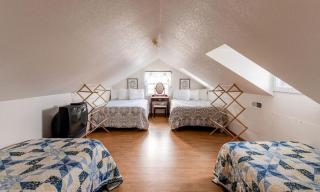 Secluded Lakefront Cabin with Private Dock on Lake Nantahala, Topton, North Carolina - 4