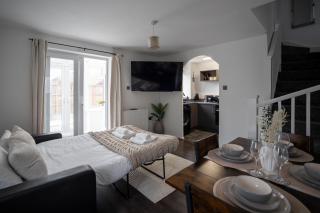 Comfortable Home Near Supermarket with Parking & Garden - 0