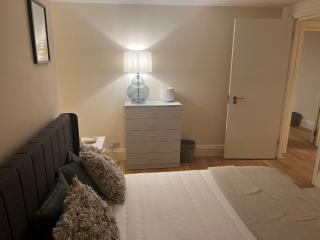 Cosy 2Bd Flat close to Hampton Wick Station - 6