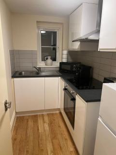 Cosy 2Bd Flat close to Hampton Wick Station - 3
