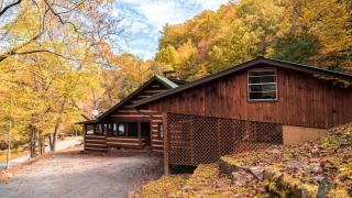 Nature's Hideaway: Cabin Retreat to Unwind from Gatlinburg's Crowds - 0