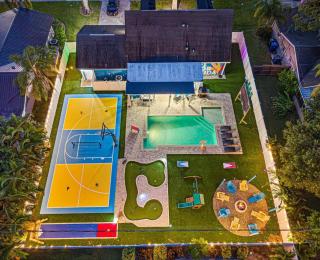 Private Oasis Pool Putting Green & Court - 0