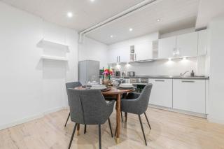 The Düsseldorfer, 1 BR, 1 living room, group & family friendly, ideal for 2 - 4 Guests - 5