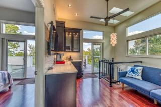 Incredible Waterfront Villa with Stunning Sights in Gary, Indiana - 6