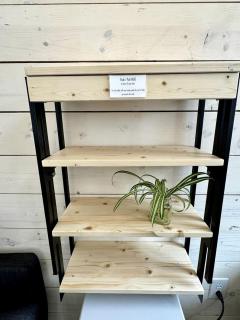 Picturesque Cabin Nestled Amidst Trees in Anchorage, Alaska - 2