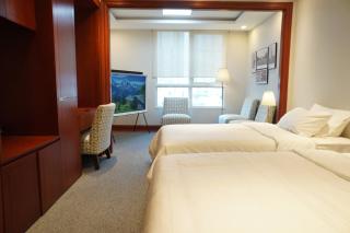 Modern Studio with 2 Twin Beds view Landmark81 - 0