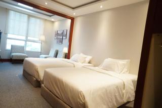 Modern Studio with 2 Twin Beds view Landmark81 - 2