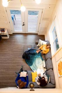 Embrace Nature in this Secluded Cabin in Anchorage, Alaska - 5