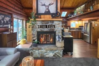 Explore Fairbanks! Authentic Log Cabin with Views - 3