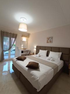 Roussa's Apartments - 0