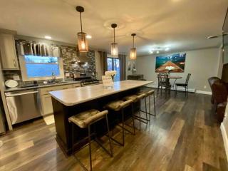 [4-BR/Sleeps 12] Family & Friends Home in Indiana - New Haven - 3