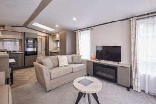 Royal Pines Lodge with Hot tub - 2