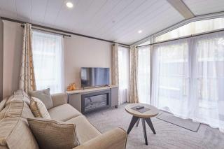 Royal Pines Lodge with Hot tub - 3