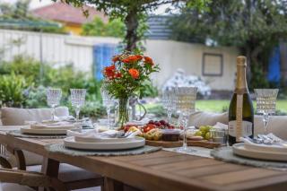 Bedford Beauty Stylish Retro Family Home with office - 6