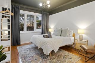 Bedford Beauty Stylish Retro Family Home with office - 5