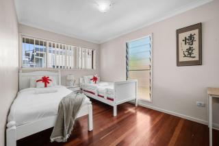 Chic Vibes Oasis Pool and Patio Comfort for Groups - 6