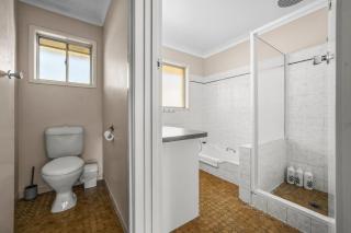 Chic Vibes Oasis Pool and Patio Comfort for Groups - 1