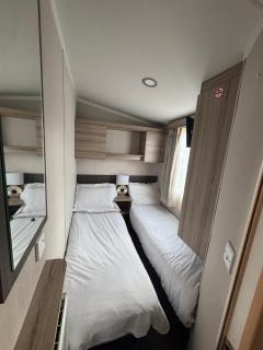 Luxury Seafront 3 Bedroom Caravan - 2