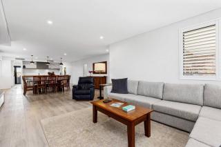 Modern Alfresco Retreat - 7