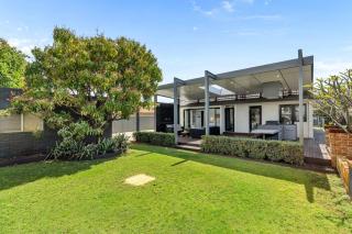 Modern Alfresco Retreat - 5