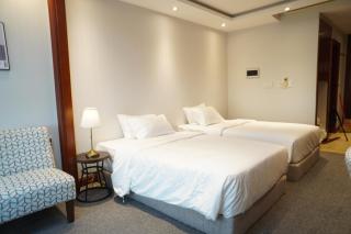 Modern Studio with 2 Twin Beds view Landmark81 - 5