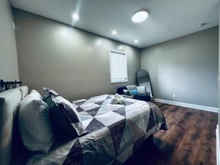 Riverview Walk to Falls Newly Renovated 1st floor - 3