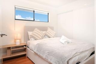 Urban Luxe Retreat 3-Level Stylish Home near CBD - 8