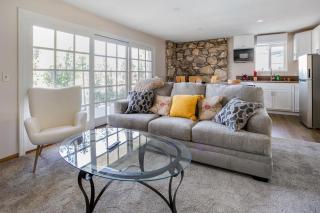 Cozy 1BR Guest House with Mountain View in Simi Valley - 0