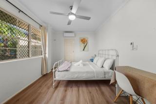 Luxe Escape Modern Family Home with Private Patio - 4