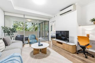 Modern Luxe Urban Comfort in Central Green Heart - 9