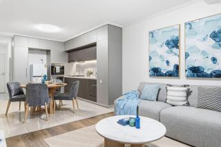 Modern Luxe Urban Comfort in Central Green Heart - 8